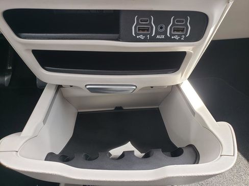 Used 2023 Chrysler Voyager LX FWD image 18