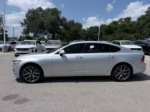 Used 2018 Volvo S90 T5 Momentum w/ Convenience Package FWD image 3