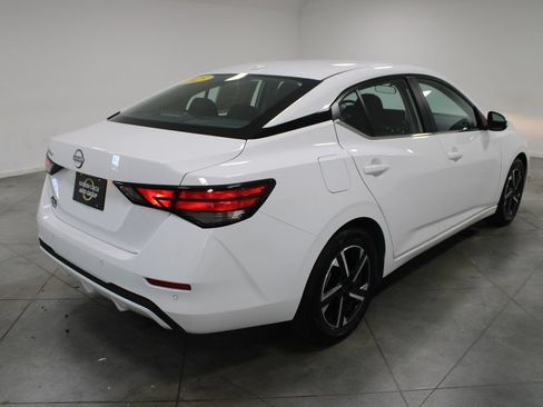 Used 2025 Nissan Sentra SV FWD image 9