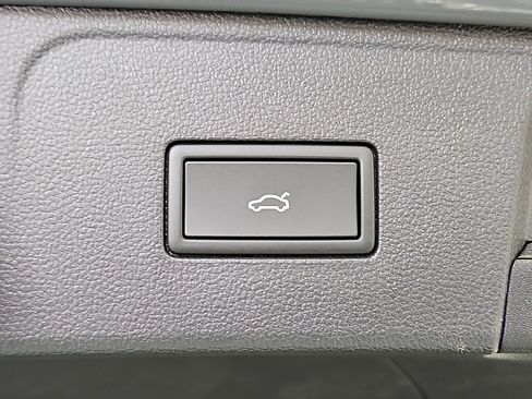 New 2026 Volkswagen Atlas SE image 9