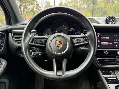 Certified 2024 Porsche Macan image 15