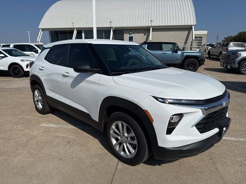 Used 2024 Chevrolet TrailBlazer LS image 3