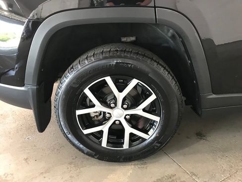 Used 2025 Jeep Grand Cherokee Limited image 42