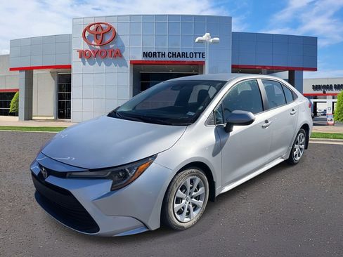 Used 2025 Toyota Corolla LE image 6