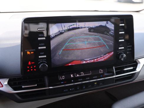 Used 2024 Toyota Sienna LE FWD image 17