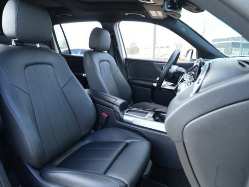 Used 2025 Mercedes-Benz GLB 250 4MATIC image 39