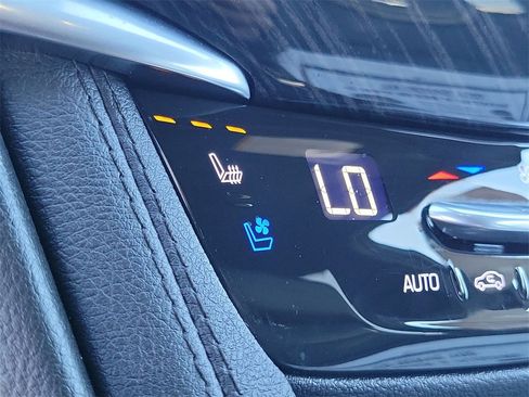 Used 2025 Cadillac XT6 Premium Luxury w/ Technology Package image 35