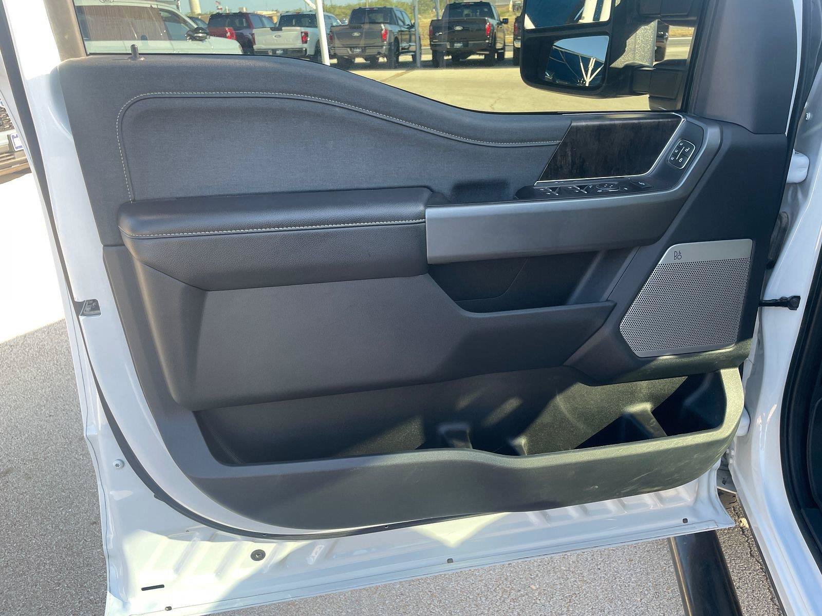 Used 2025 Ford F250 Lariat AWD/4WD image 9