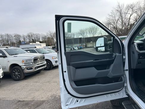 New 2026 Ford F550 4x4 Crew Cab image 15