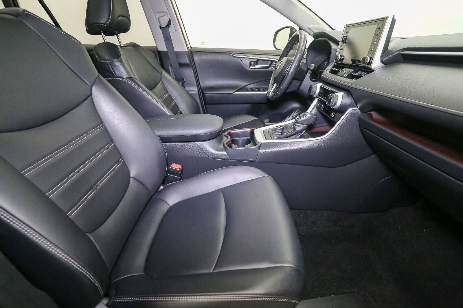 Used 2019 Toyota RAV4 Limited AWD/4WD image 18