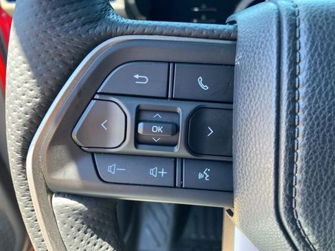 Used 2025 Toyota Tacoma Limited AWD/4WD image 39