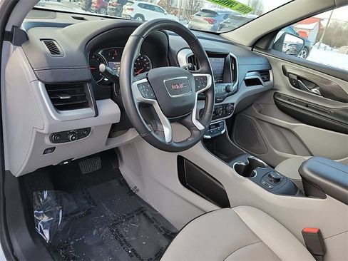 Used 2024 GMC Terrain SLT image 17