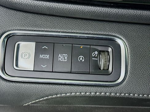 Used 2025 Buick Enclave Preferred image 17