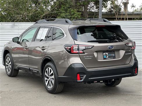 Used 2021 Subaru Outback Premium AWD/4WD image 3