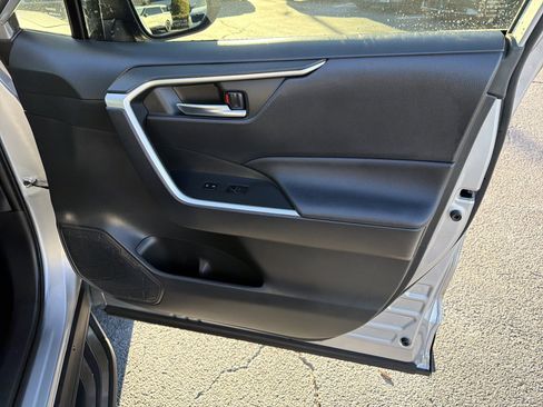 Used 2023 Toyota RAV4 XLE Premium image 14