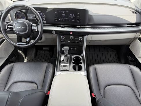 Certified 2024 Kia Carnival LX FWD image 15