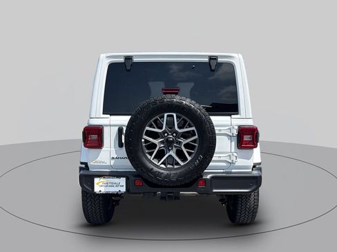 Used 2025 Jeep Wrangler Unlimited Sahara AWD/4WD image 4