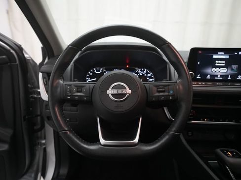 Used 2024 Nissan Rogue SV w/ SV Premium Package AWD/4WD image 4