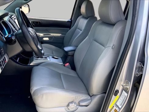 Used 2014 Toyota Tacoma PreRunner w/ Limited Package RWD image 7