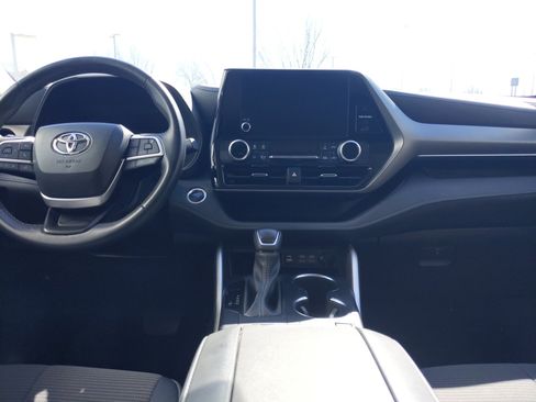 Certified 2024 Toyota Highlander LE image 22