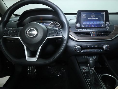 Used 2024 Nissan Altima 2.5 SV FWD image 27