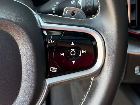 Used 2020 Volvo XC60 T5 R-Design FWD image 38
