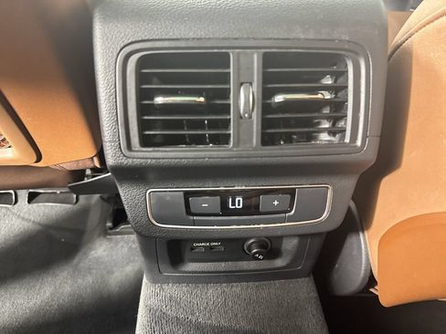 Used 2023 Audi Q5 e Premium Plus w/ Premium Plus Package AWD/4WD image 19