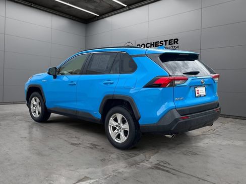Used 2019 Toyota RAV4 LE AWD/4WD image 3