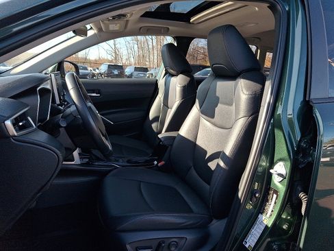 Used 2022 Toyota Corolla Cross XLE w/ Convenience Package image 13