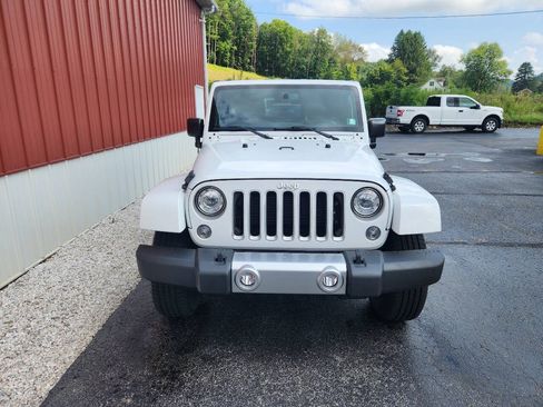 Used 2017 Jeep Wrangler Unlimited Sahara w/ Connectivity Group AWD/4WD image 6