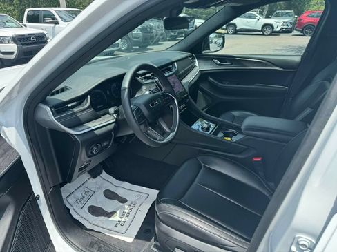 Used 2025 Jeep Grand Cherokee L Limited RWD image 3