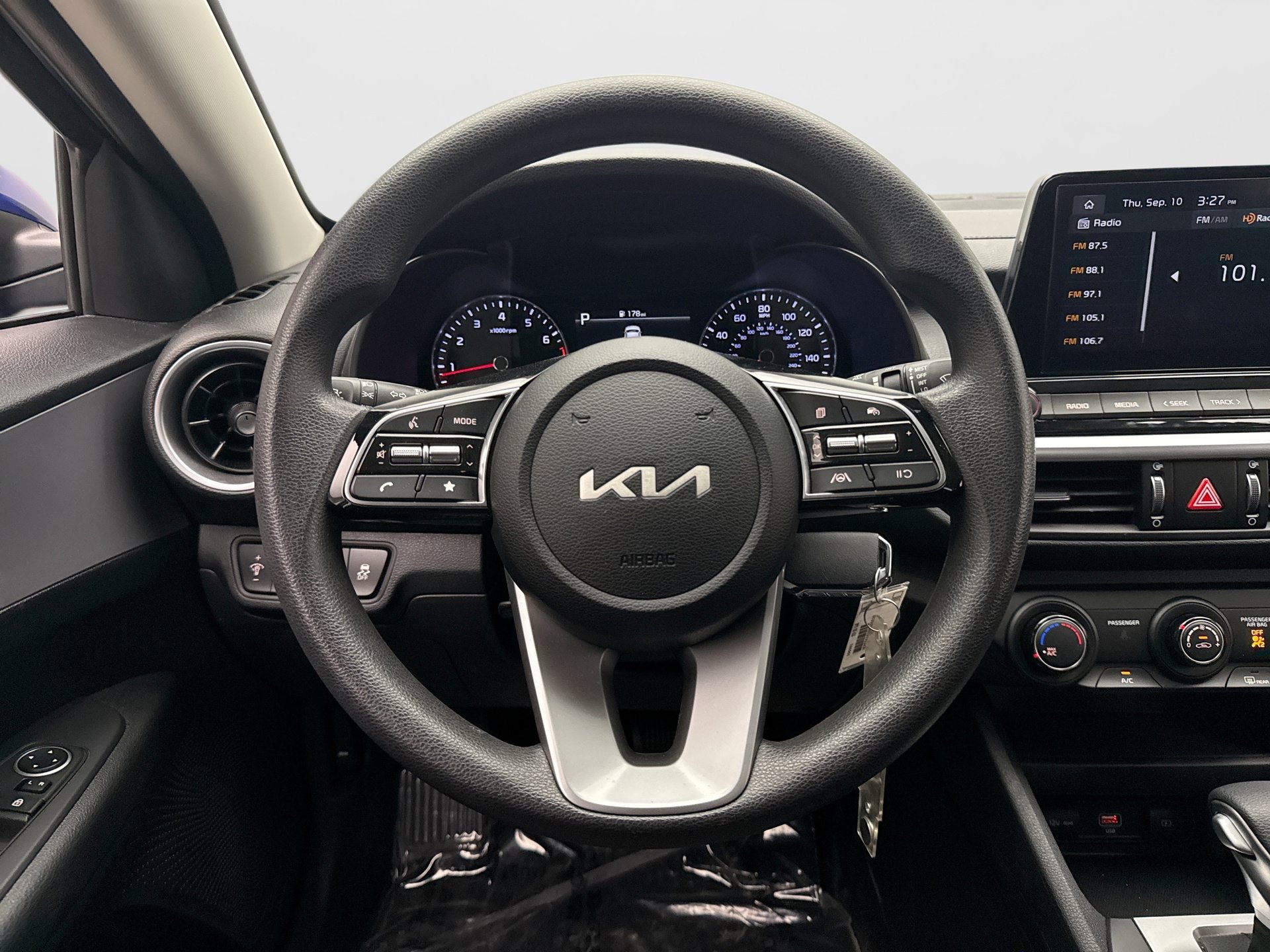 Used 2024 Kia Forte LXS w/ LXS Technology Package FWD image 12