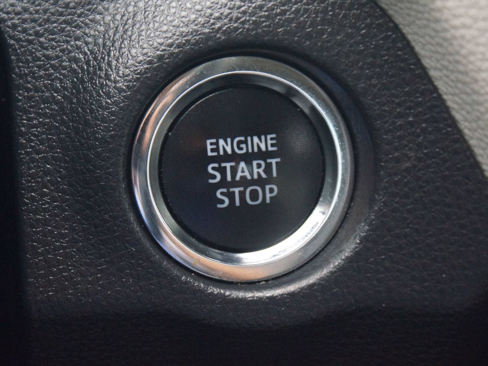 Used 2019 Toyota RAV4 Limited w/ Advanced Technology Package FWD image 10
