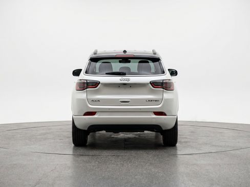 Used 2025 Jeep Compass Limited image 7