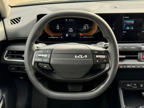 Used 2025 Kia K4 LXS image 30
