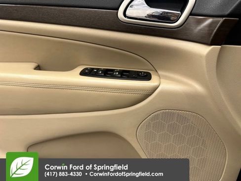 Used 2017 Jeep Grand Cherokee Laredo image 26