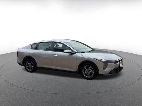 Used 2025 Kia K4 LXS image 2