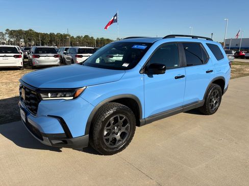 Certified 2024 Honda Pilot TrailSport image 4