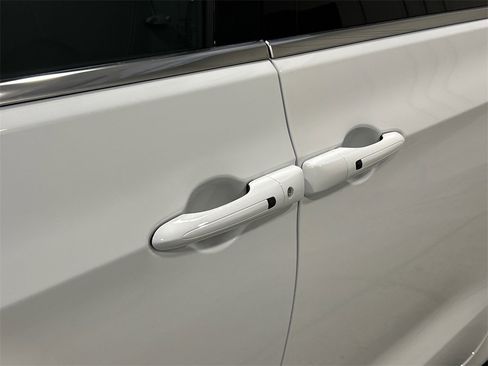 New 2026 Chrysler Pacifica Select image 13