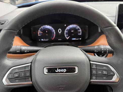 Certified 2025 Jeep Compass Limited w/ Elite Group AWD/4WD image 19