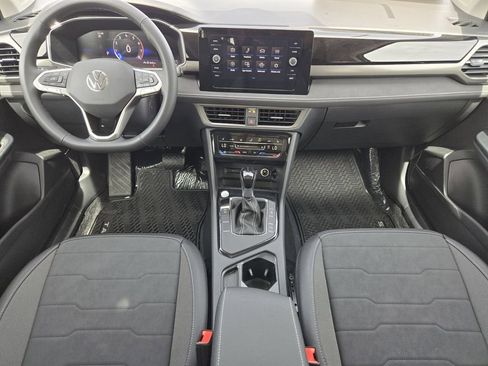New 2026 Volkswagen Taos SE FWD image 21