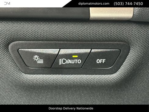 Used 2025 BMW iX xDrive50 w/ Premium Package image 33