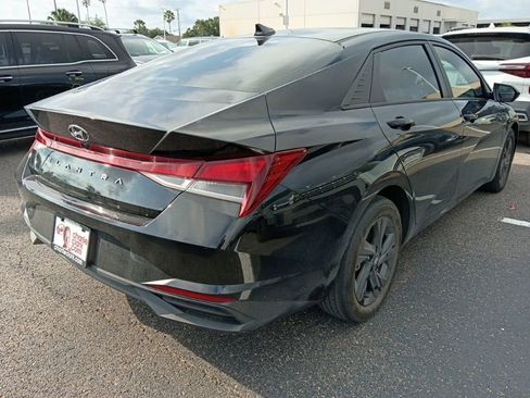 Used 2023 Hyundai Elantra SEL w/ Cargo Package FWD image 3