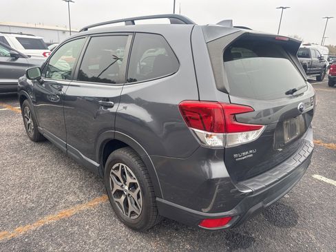 Used 2020 Subaru Forester Premium image 5
