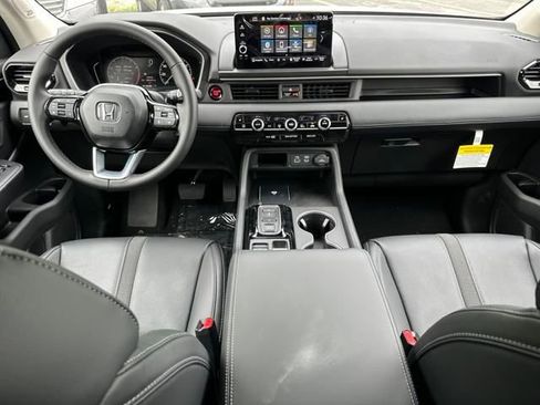 New 2025 Honda Pilot Touring image 19