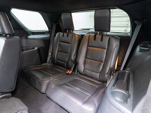 Used 2019 Ford Explorer XLT w/ Equipment Group 202A image 33