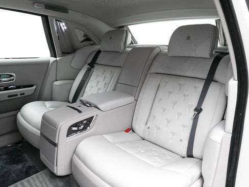 Used 2024 Rolls-Royce Phantom Extended Wheelbase w/ Leather Finishing Pack image 51