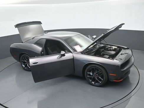 Used 2022 Dodge Challenger SXT w/ Driver Convenience Group RWD image 60