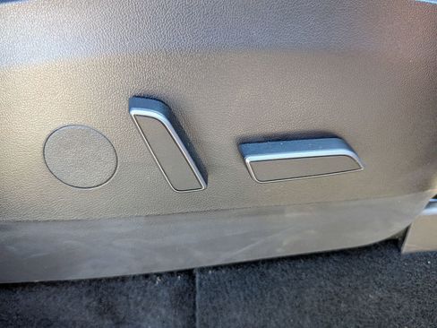 Used 2023 Tesla Model Y Long Range AWD/4WD image 38