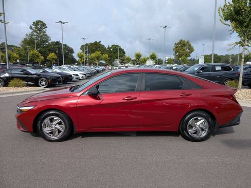 Used 2025 Hyundai Elantra SE w/ Cargo Package FWD image 6
